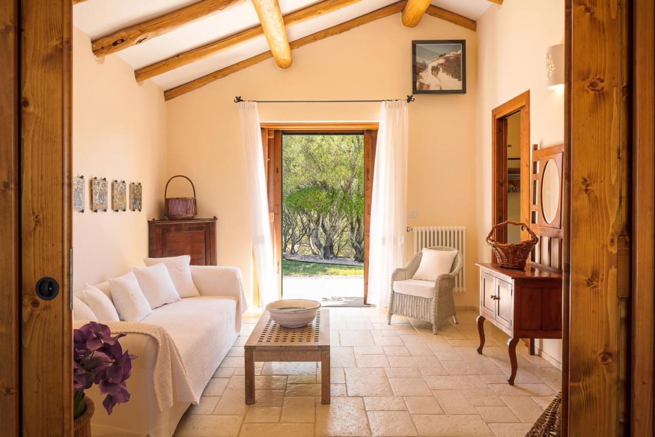 Albero Capovolto Bed & Breakfast Голфо Аранчи Екстериор снимка