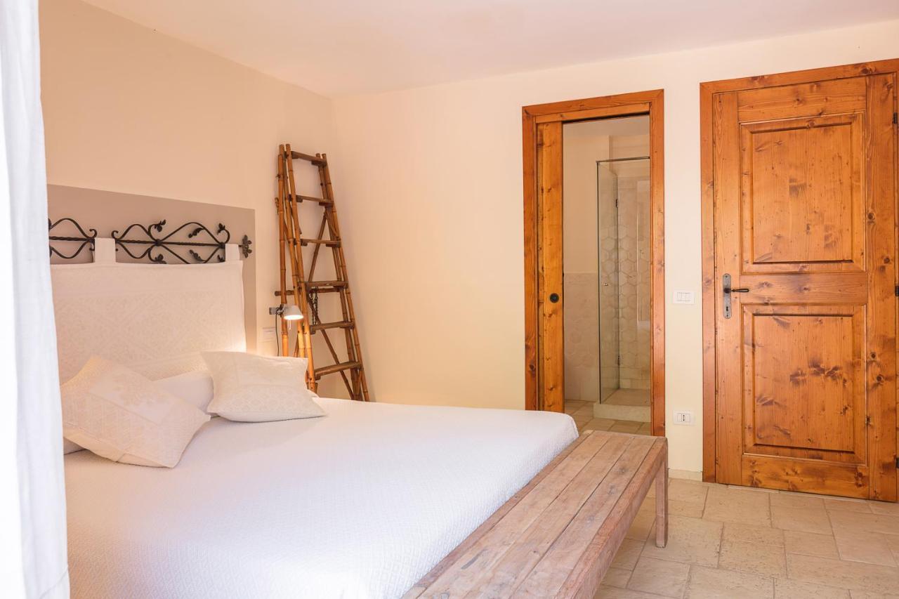 Albero Capovolto Bed & Breakfast Голфо Аранчи Екстериор снимка